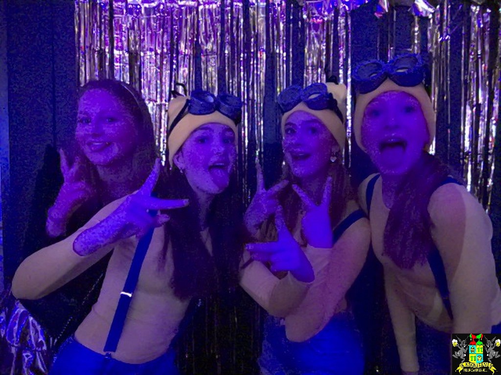 ../Images/Jeugd Opwarmbal Photobooth 053.jpg